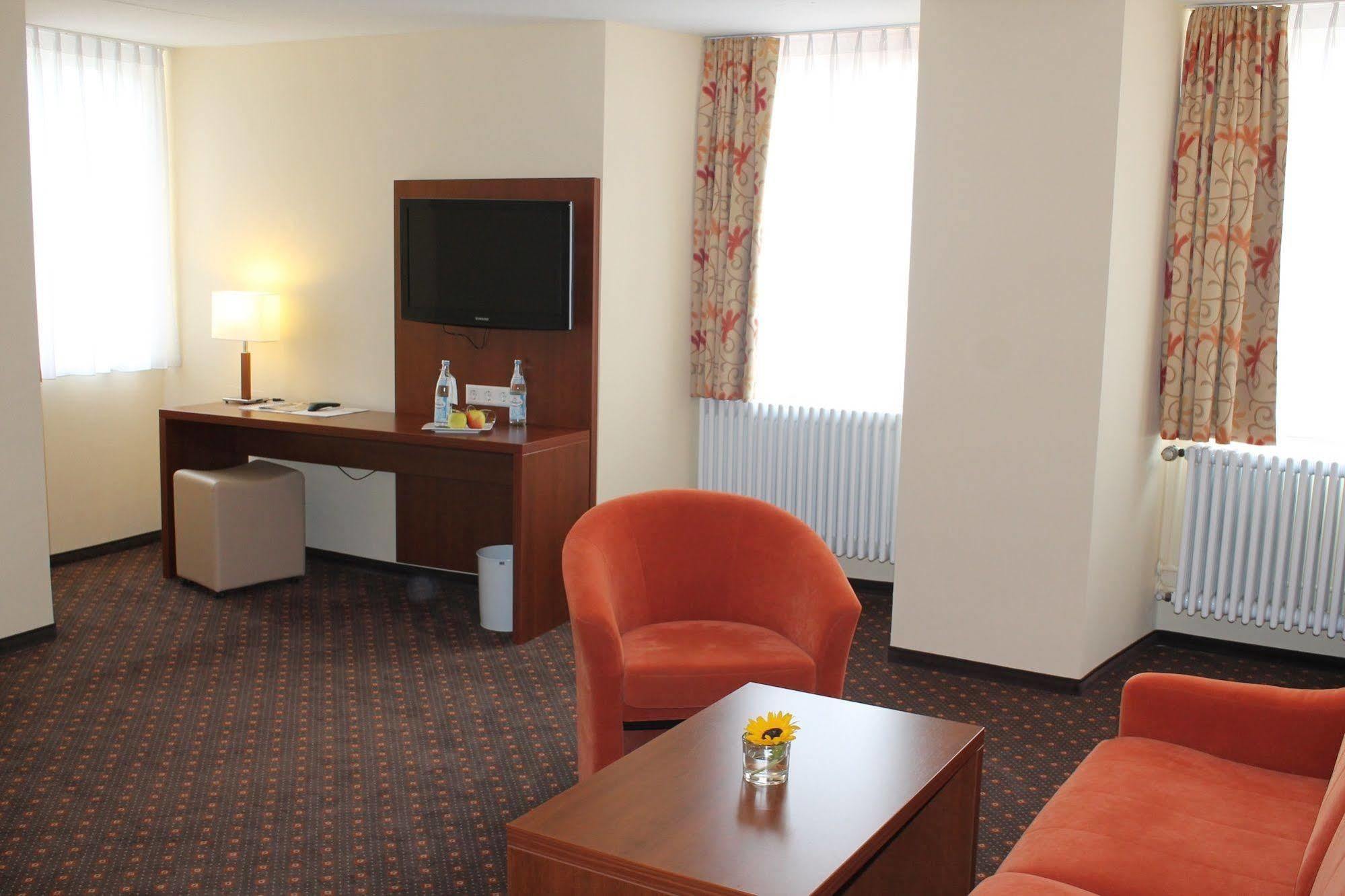 Stadt-Gut-Hotel Gasthof Goldener Adler Schwäbisch Hall Esterno foto