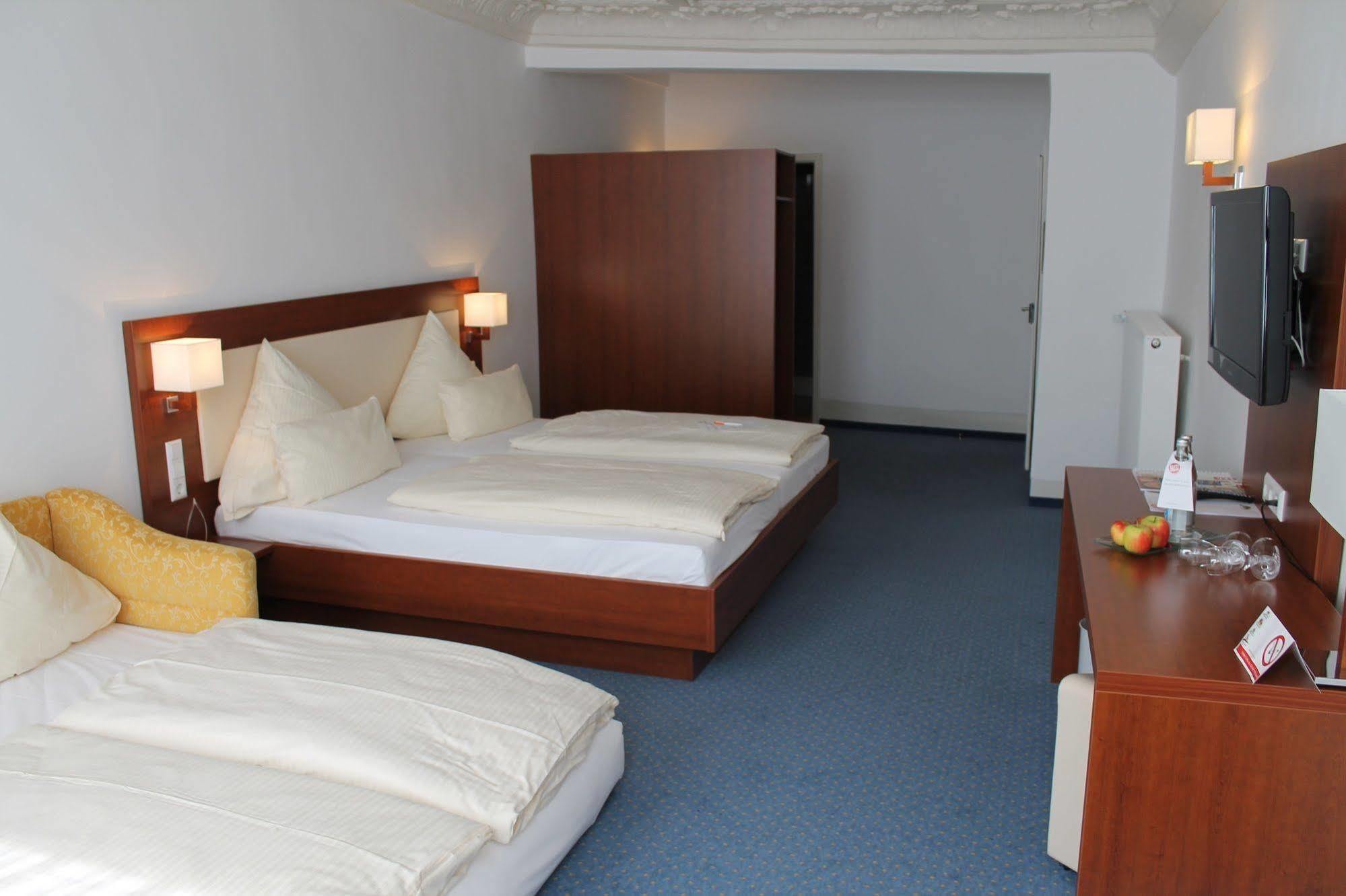 Stadt-Gut-Hotel Gasthof Goldener Adler Schwäbisch Hall Esterno foto